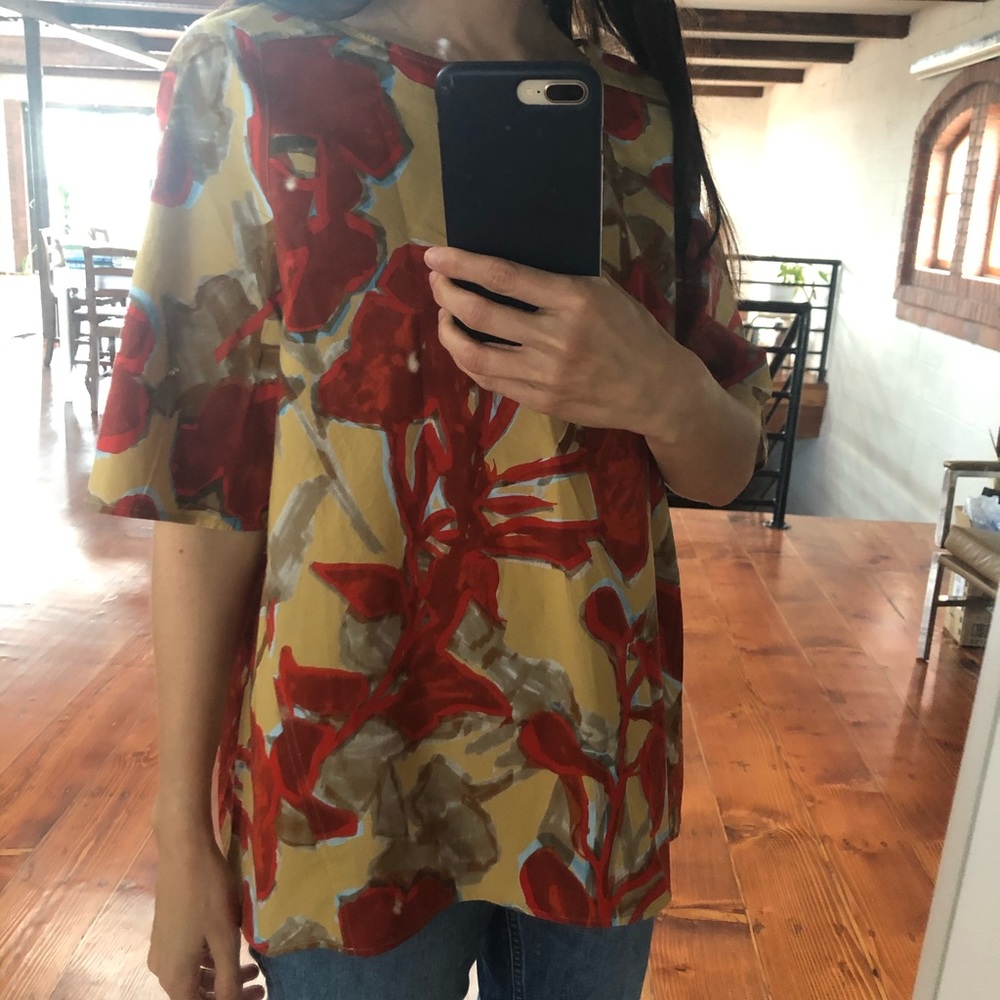 Abstract print COS top